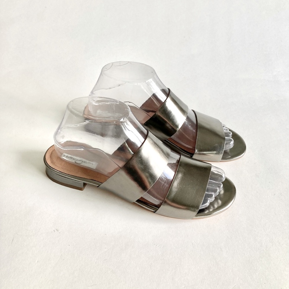 Halogen Silver Faux Leather Flip Flops Sandals size 7